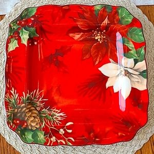 Set of 4 "Pointsettia Holly" fine china Christmas plates by 222 Fifth,